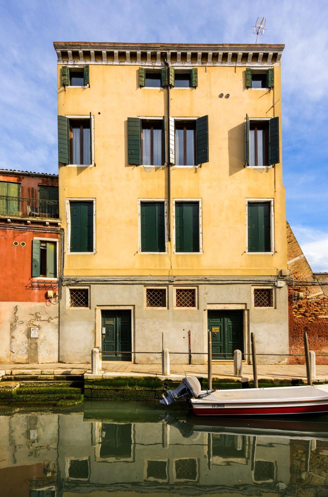 Апартаменты San Trovaso Венеция Экстерьер фото