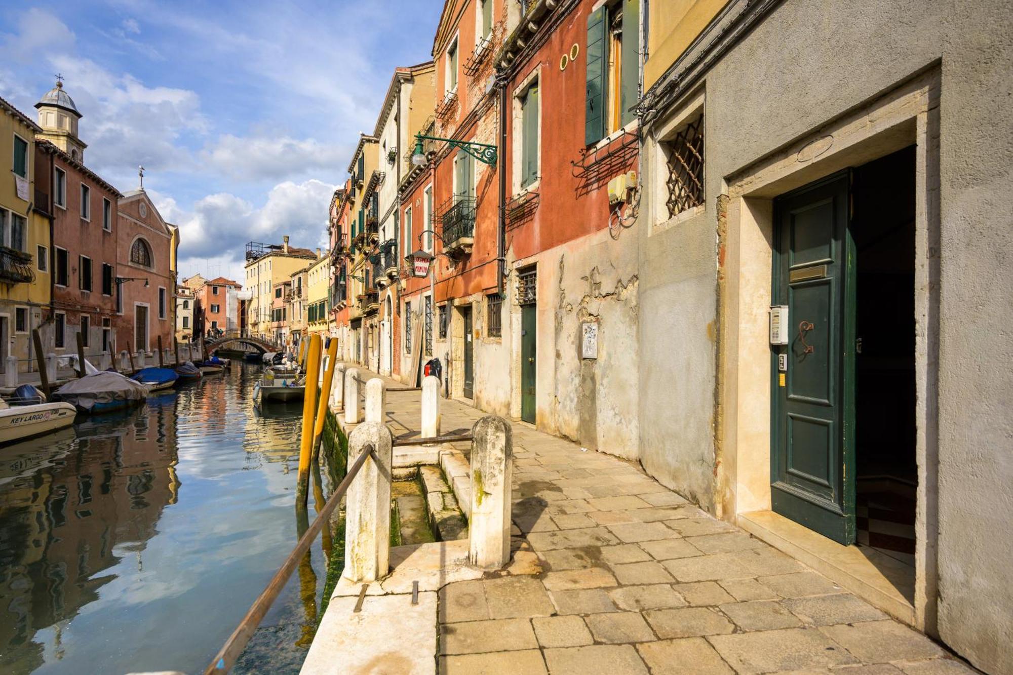 Апартаменты San Trovaso Венеция Экстерьер фото